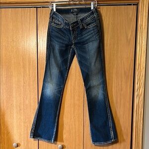 Women's silver jeans, style:Frances 18”.  W/28 L/31.  Great cond.